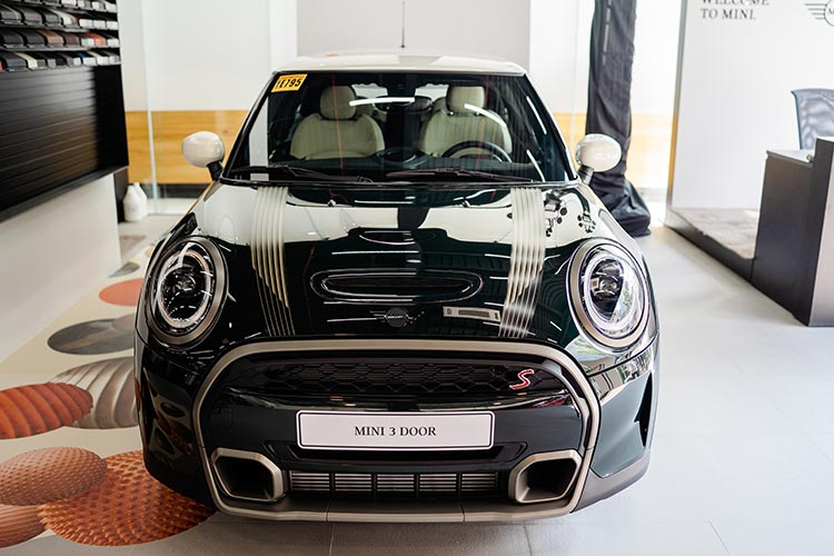 Auto Industry News: Largest MINI Dealership Opens - Motoring Today